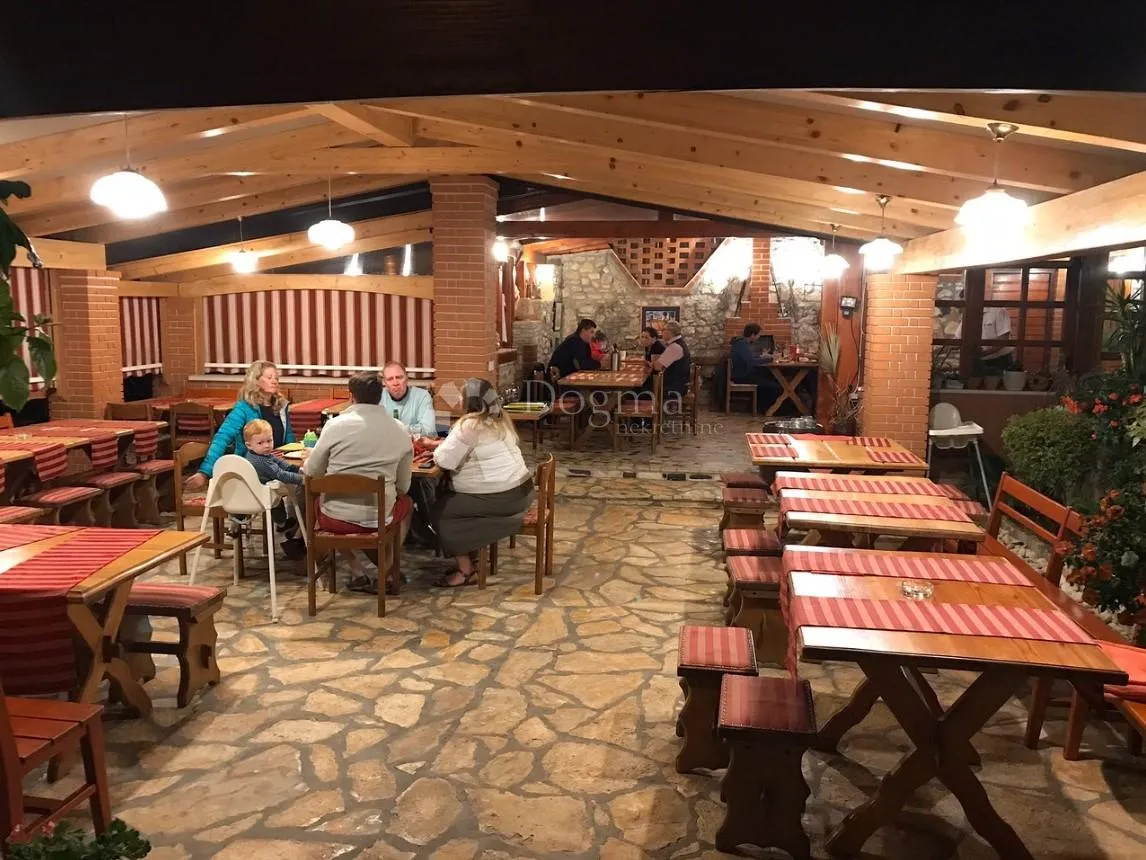 prekrasna kuća u banjolama s poslovnim prostorom - slika 26