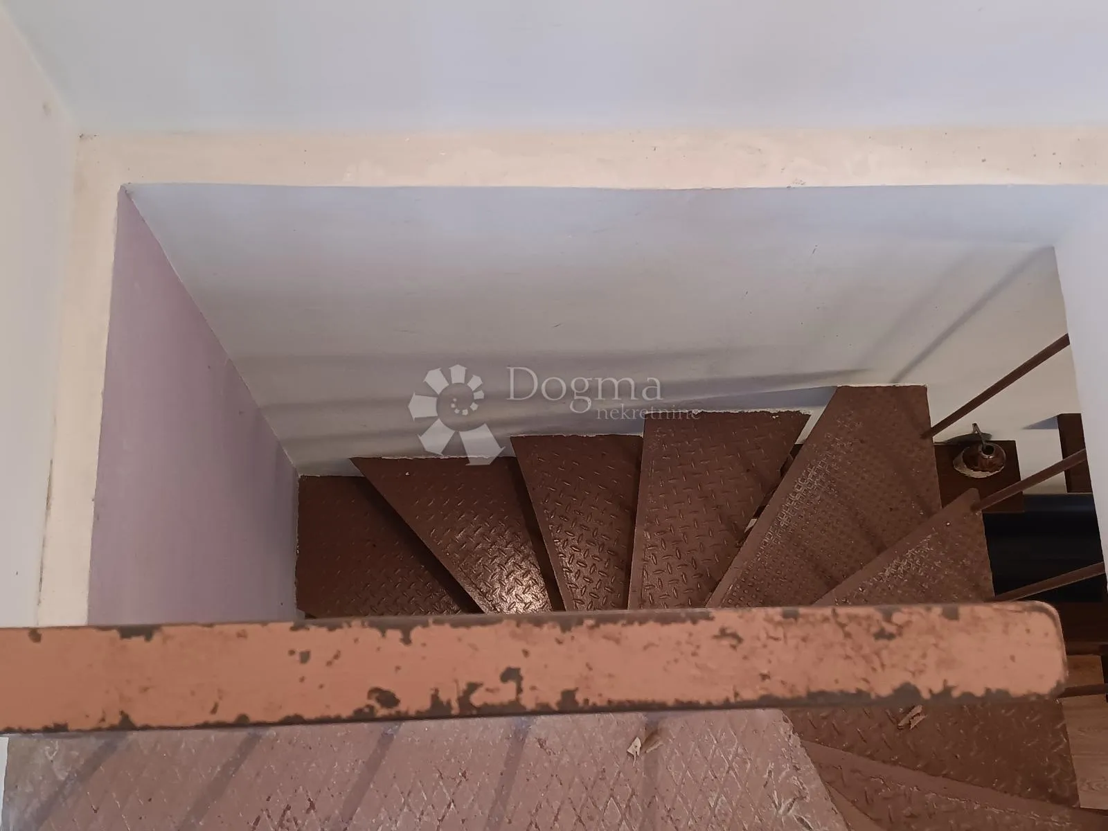 kuća za adaptaciju kaštel lukšić - slika 10