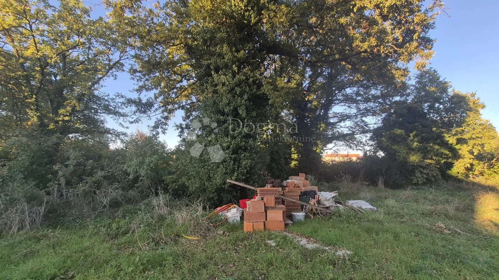 građevinsko zemljište površine 1968 m2, 2 km od mora, 80 eur/m2 - slika 5