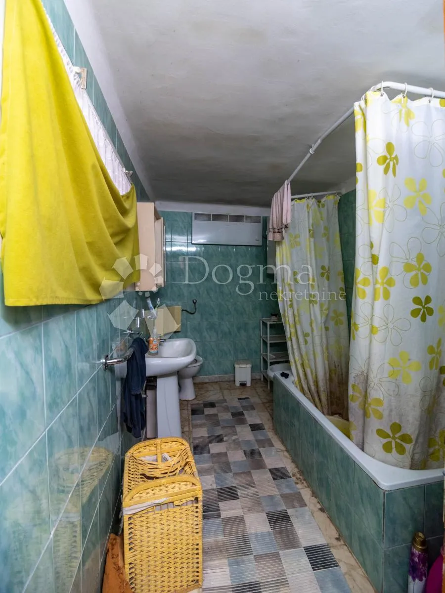 atraktivna kamena kuća za renovaciju 500m od mora - slika 8