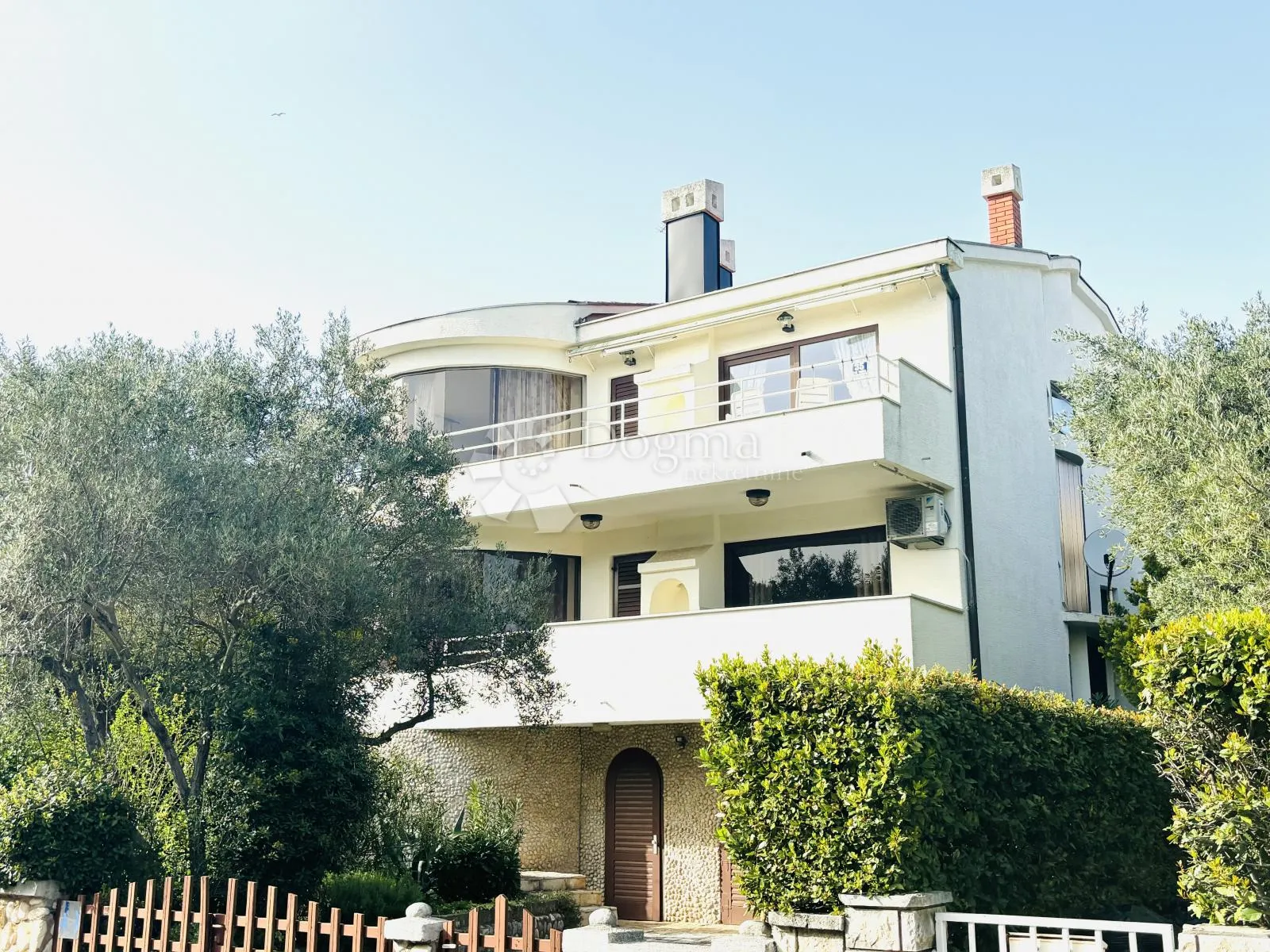 villa u prvom redu do mora i nadomak centra - vrhunska investicija - slika 6