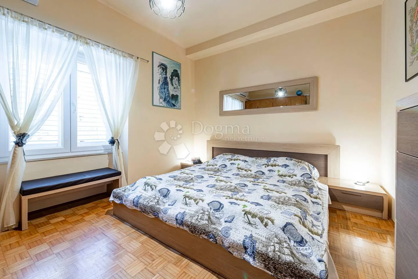 šarmantan stan u samom srcu starog grada - slika 6