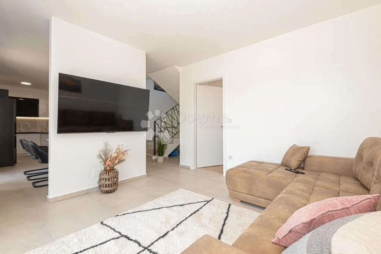 novogradnja vila s bazenom u blizini plaže jadrija 140m2 - slika 6