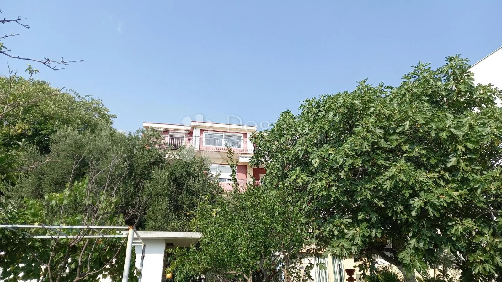 apartmanska kuća sa velikom okućnicom - slika 3