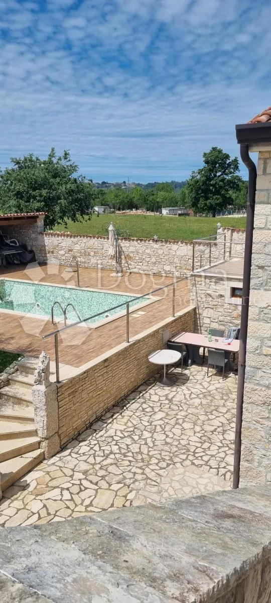uhodani posao vila sa restoranom 2 km od mora - slika 6