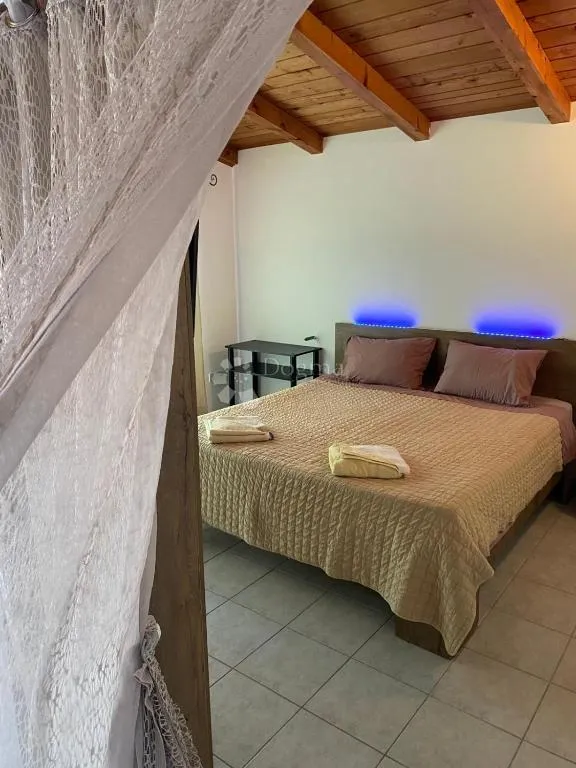 funtana!prilika!uhodana apartmanska kuća na parceli sa velikim potencijalom! - slika 30