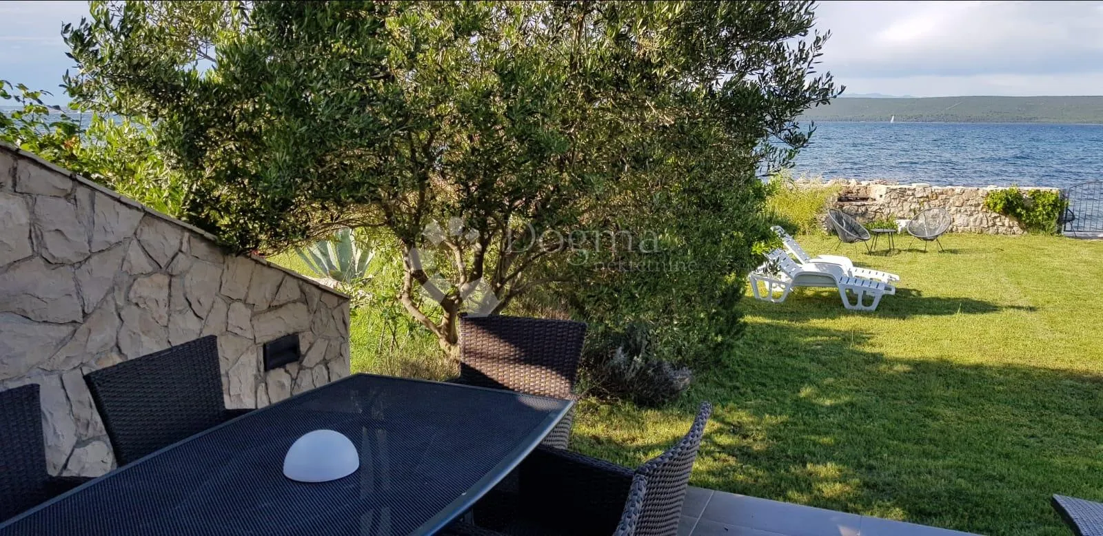 otok pašman, kuća sa 2 odvojena apartmana, 1.red do mora - slika 5