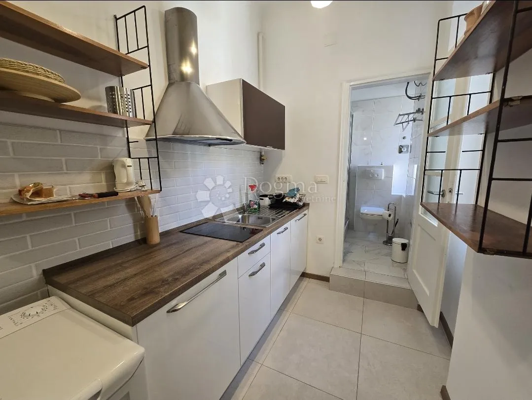 rijeka–strogi centar | dva potpuno uređena apartmana - slika 2