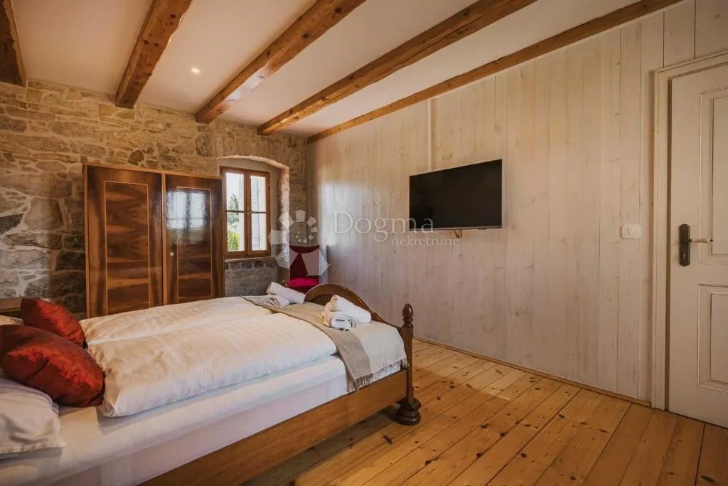 poreč - renovirana kamena kuća zadnja u nizu s jakuzijem - slika 13