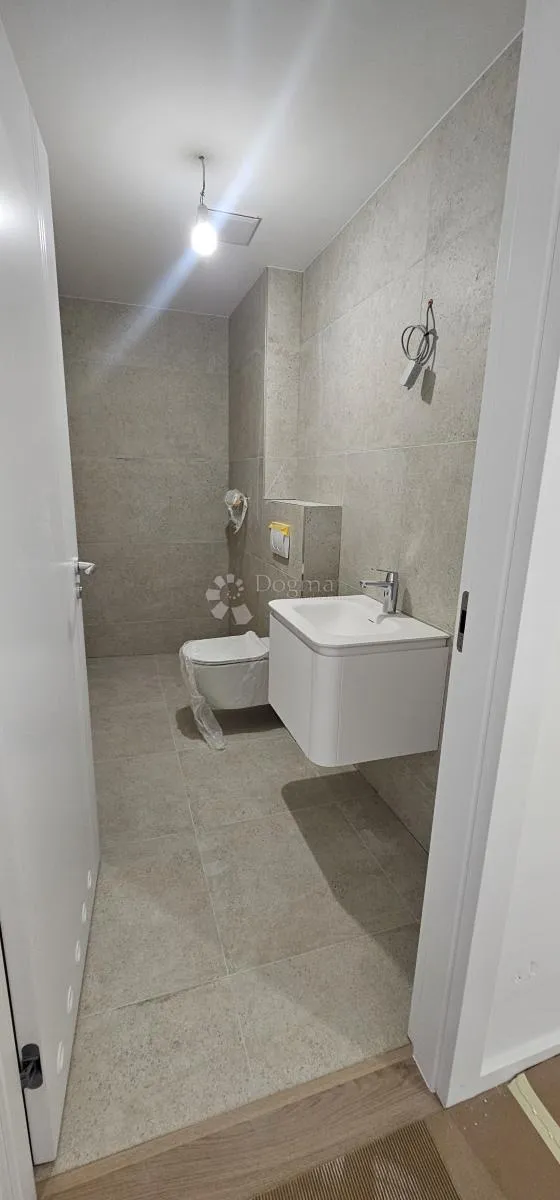 prodaja — luksuzni dvoetažni apartman u senju — top lokacija - slika 3