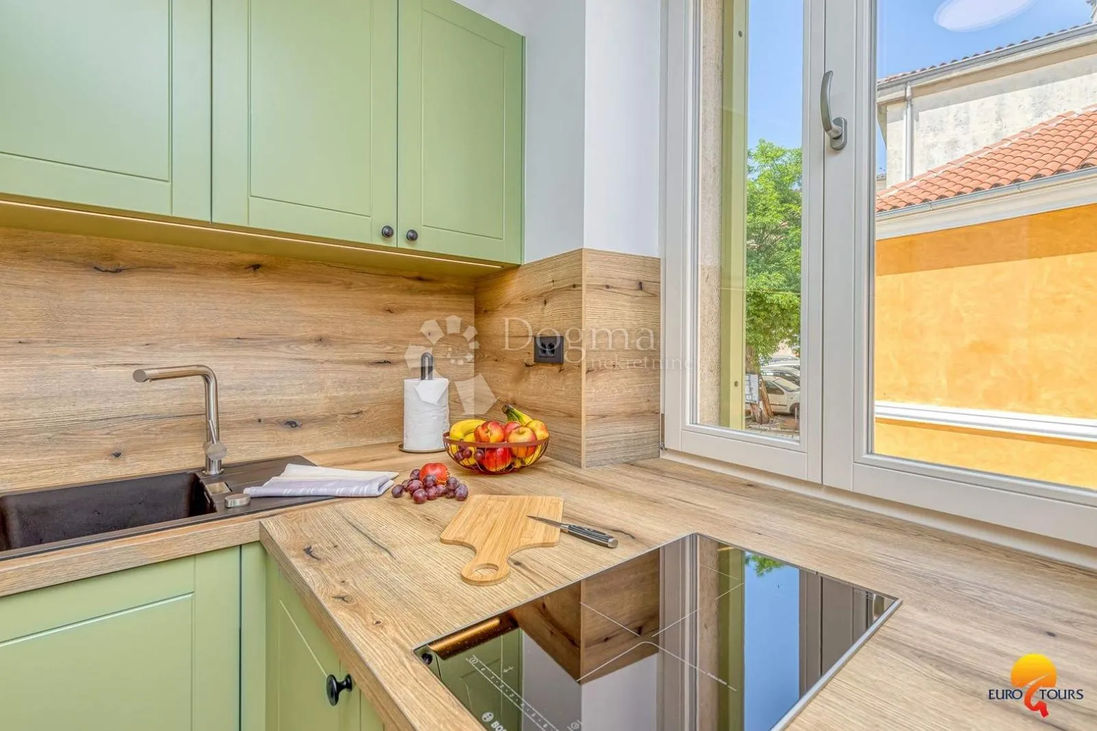 očaravajuća apartmanska kuća u samom centru vrsara - slika 9