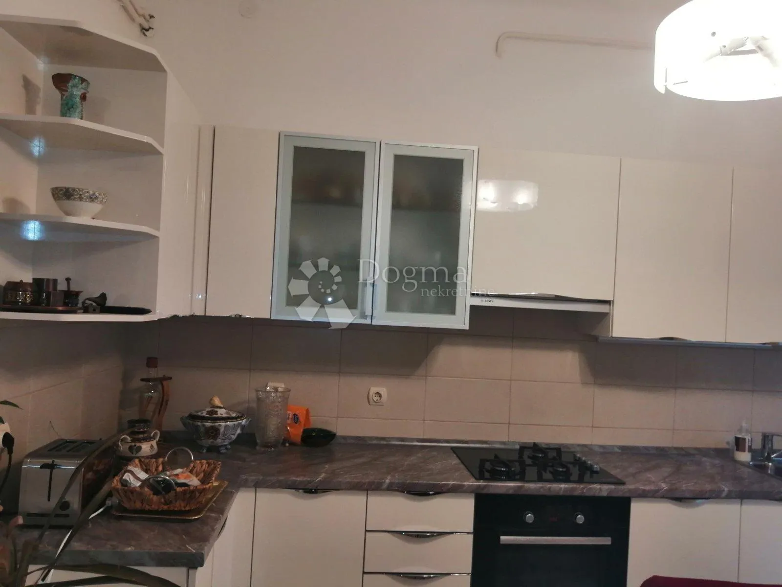 veliki gospodski 4s stan u centru - slika 9