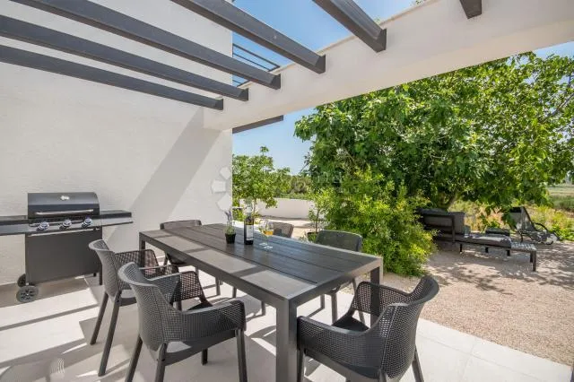 vila s bazenom i velikim maslinikom, crno - zadar! - slika 18