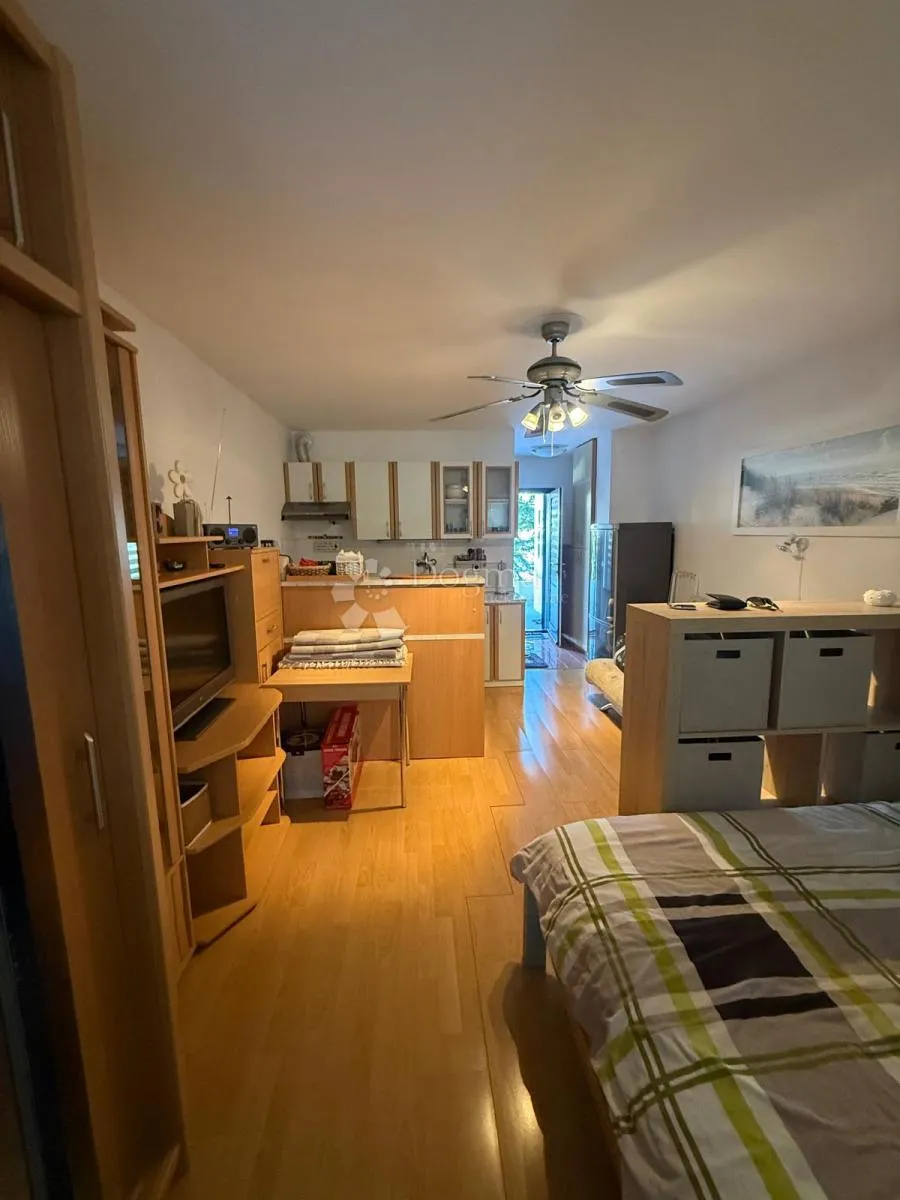 apartman useljiv i namješten - slika 5