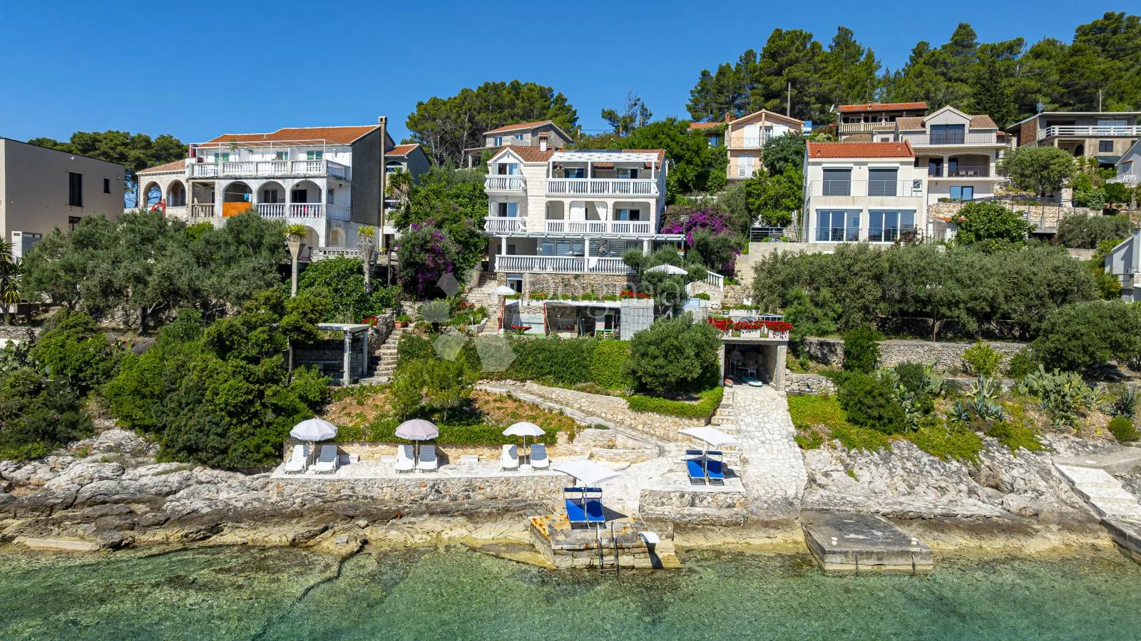 prvi red do mora: samoodrživa apartmanska vila s uhodanim poslovanjem – vela luka, korčula - slika 20