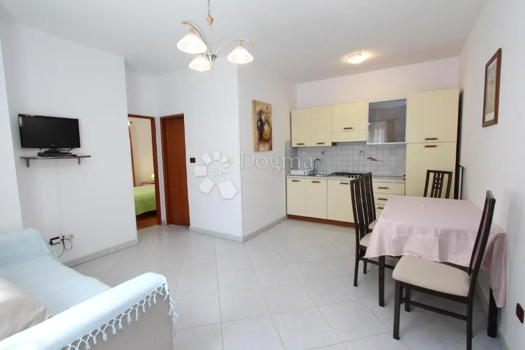 kuća sa apartmanima - slika 34
