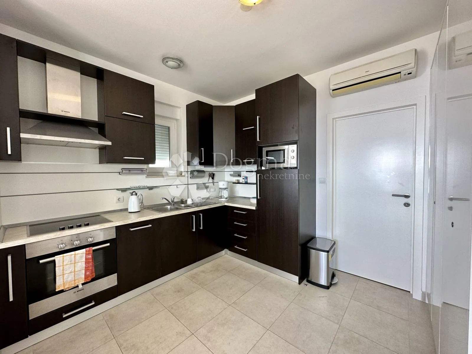 prilika! penthouse sa panormaskim pogledom i bazenom crikvenica - slika 3
