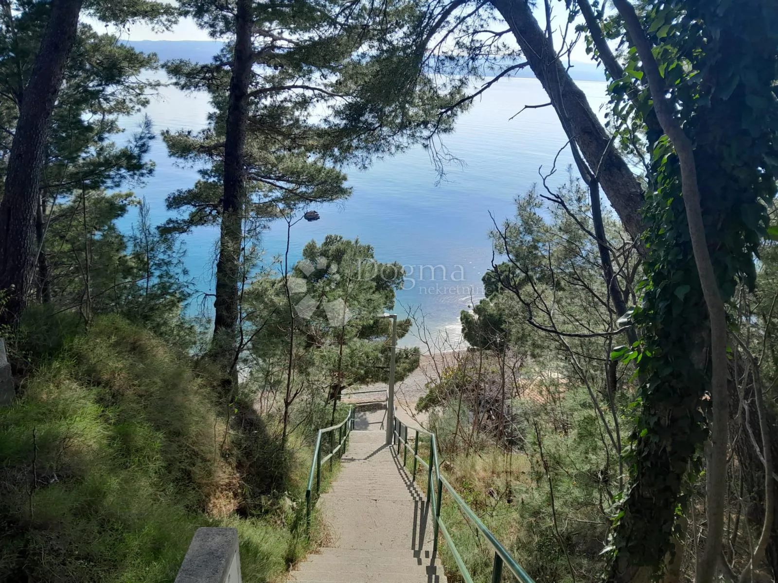 građevinsko zemljište brela 1070m2 - slika 2