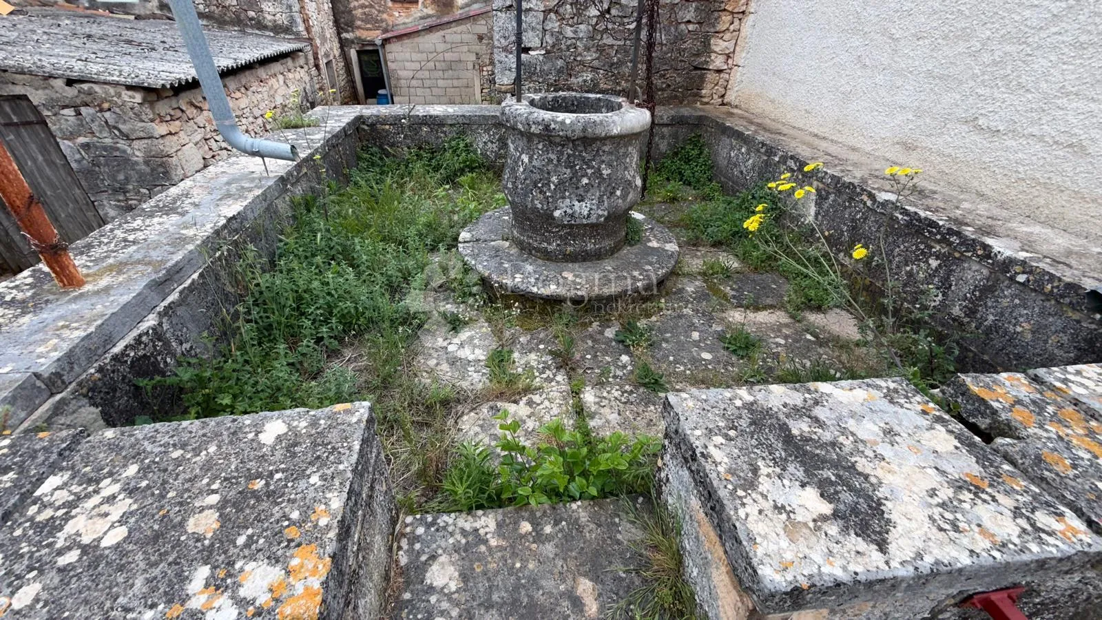 kamena priča za renovaciju na dobroj lokaciji - slika 2