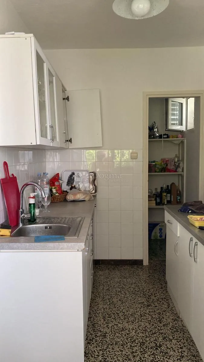 prodaje se – šarmantna obiteljska kuća s velikom okućnicom – supetar, bra - slika 8