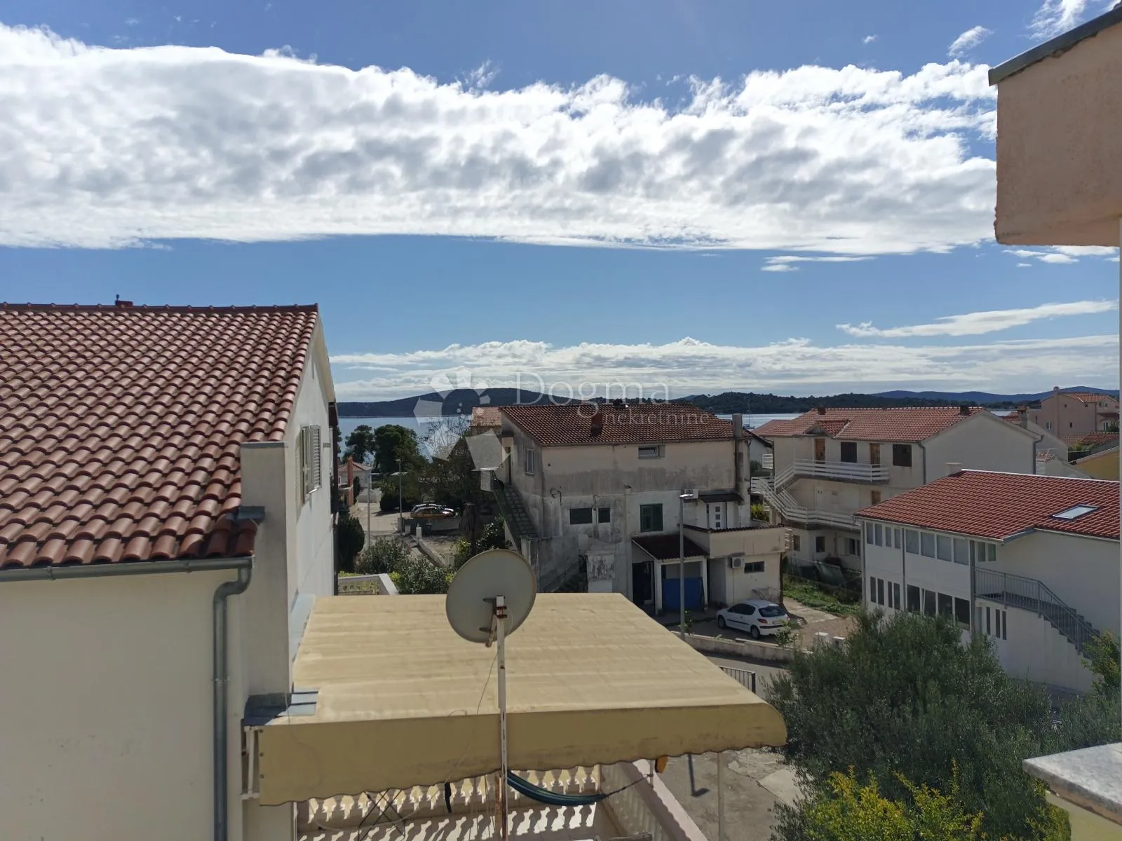 vodice prekrasna kuća sa 9 apartmana 100 metara od mora - slika 40