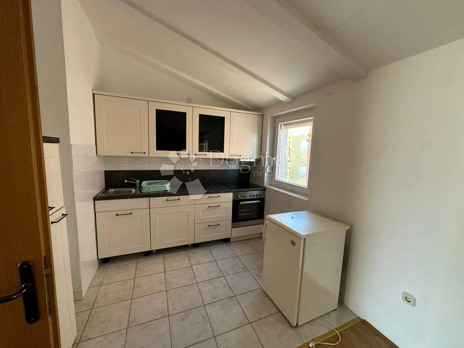 apartmanska kuća na 50 metara do mora - slika 37