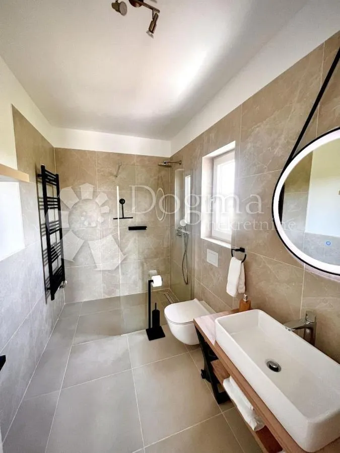 raskošna villa s pogledom - slika 15