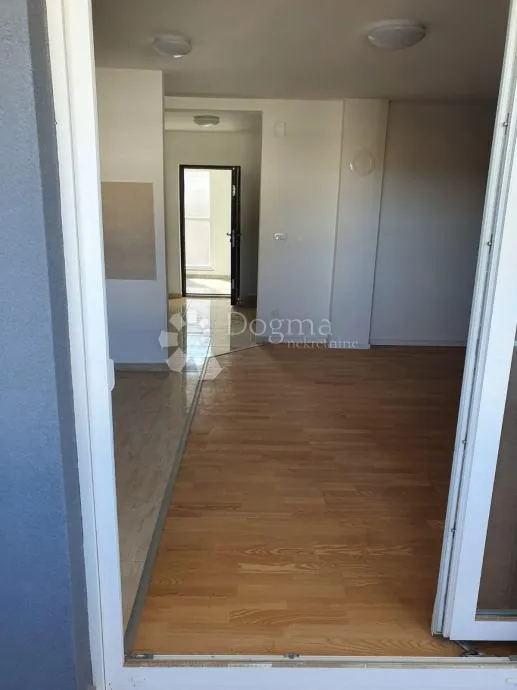 apartman s bazenom malinska - slika 8