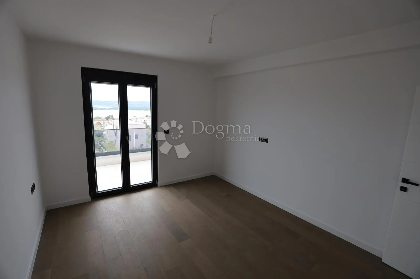 penthouse sa krovnom terasom , garažom, liftom , podno grijanje - slika 5
