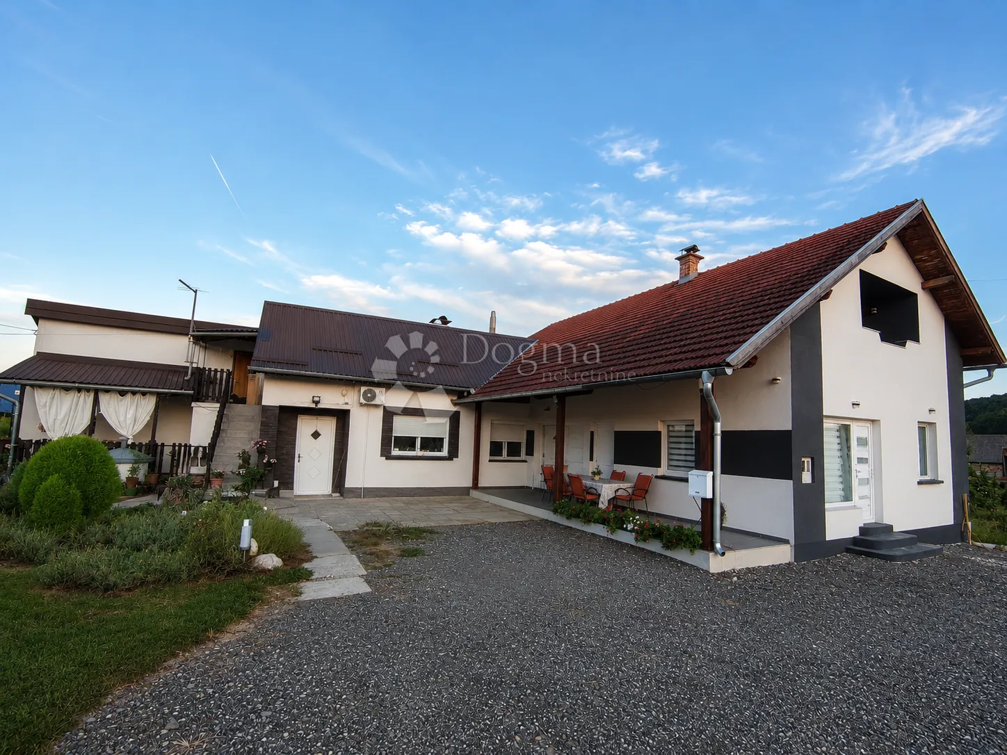 sokolovac-prostrana kuća s dva stana - slika 2