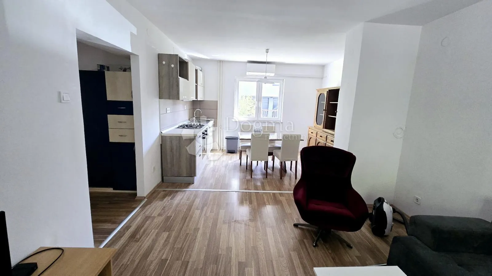 kuća nadomak britanskog trga - slika 4