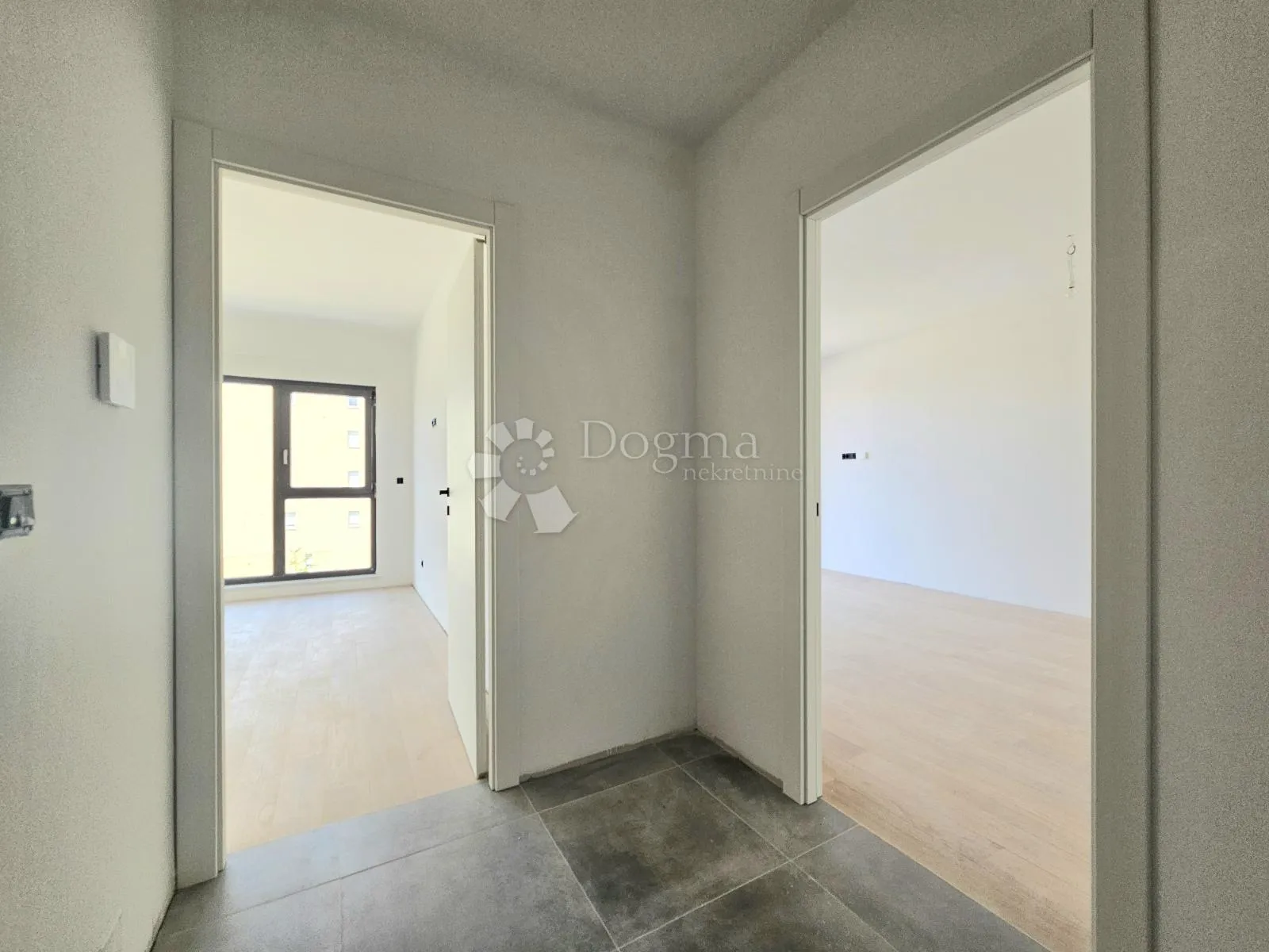 umag,1s+db, lift, 1 parking - slika 4