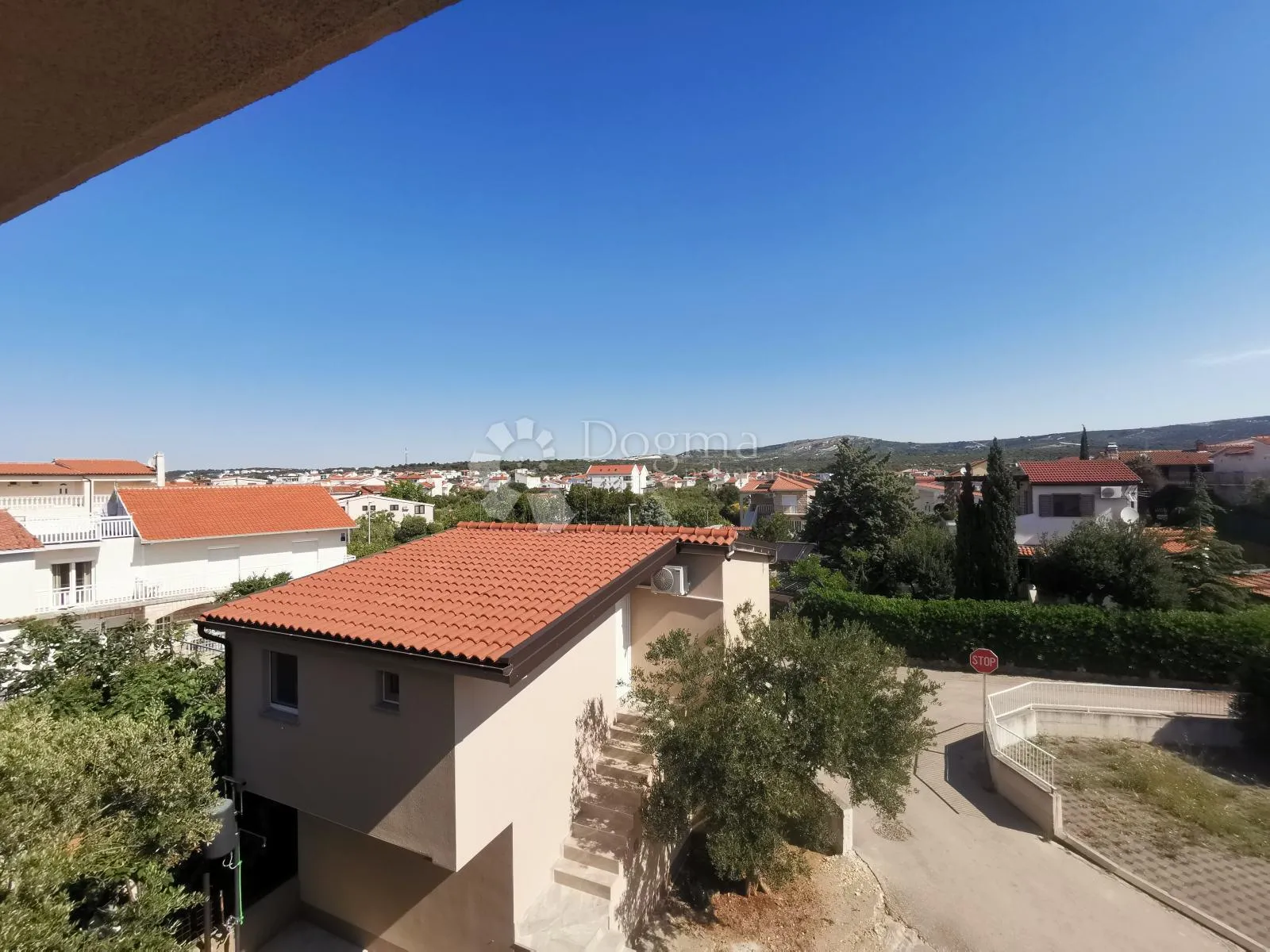 rogoznica - tri moderna stana u novogradnji 100 m od plaže - slika 12