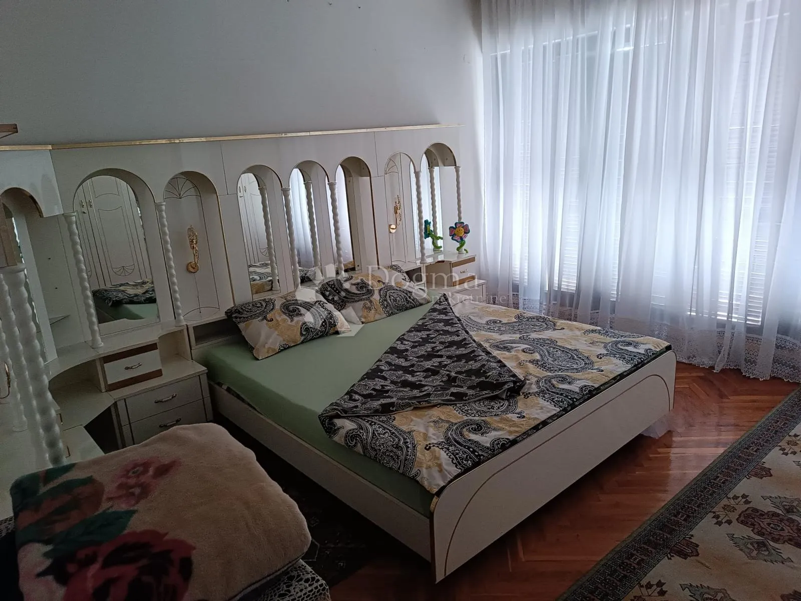 kuća sa radnike ili starački dom - slika 2