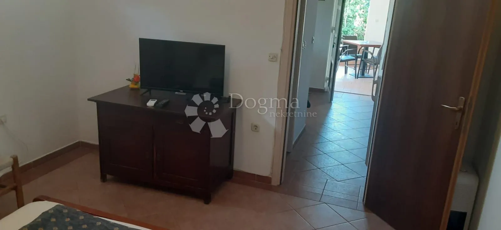 odlična prilika za iznajmljivanje i miran život!!! - slika 17