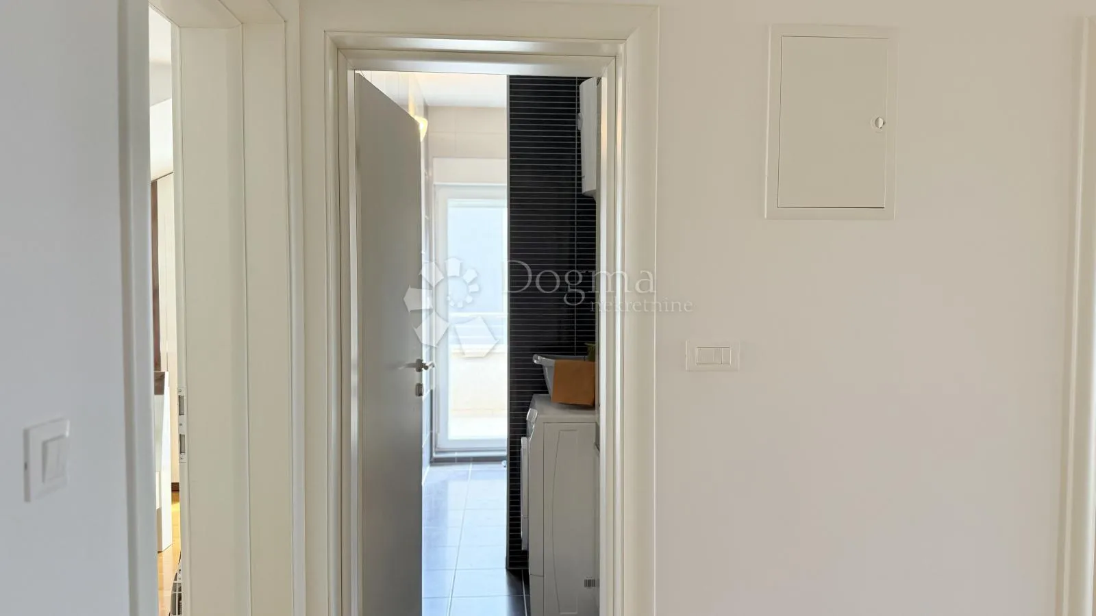 penthouse u baškoj vodi – dvoetažni, kompletno namješten - slika 15