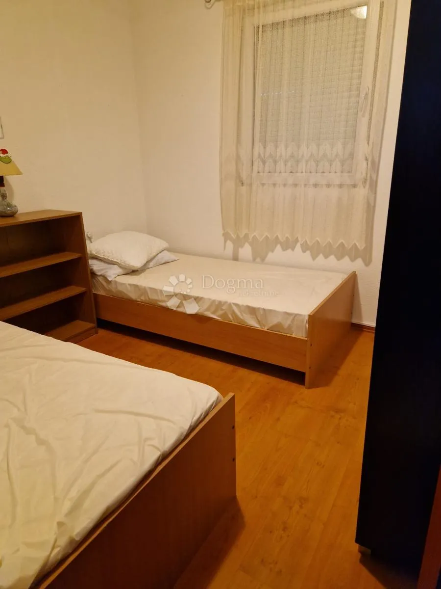 odličan apartman na otoku viru – svega 400 m od mora - slika 17