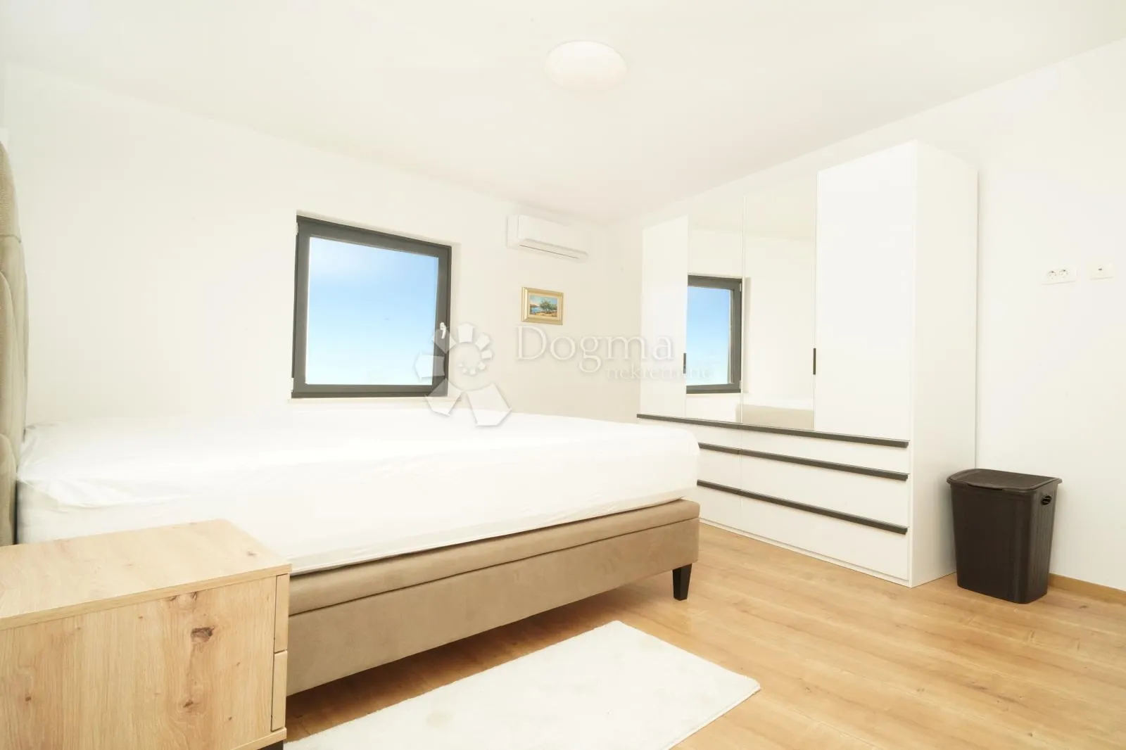 moderna kuća s 2 apartmana- kaštelir - slika 28