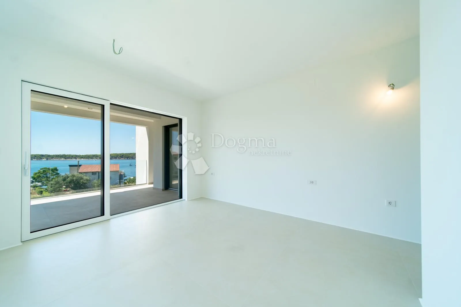 luksuzni penthouse s privatnom prostranom krovnom terasom i prekrasnim pogledom na more, barbat. - slika 20