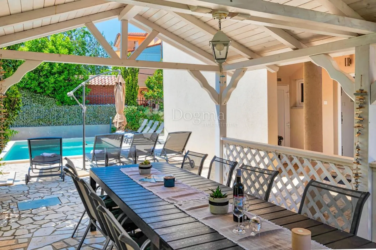 villa s bazenom - 900 m od plaže - slika 28