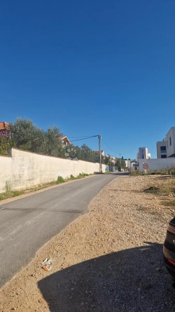 bili brig - građ.zemljište 1427 m2 - pogodno za 3 stamb.jedinice - slika 3