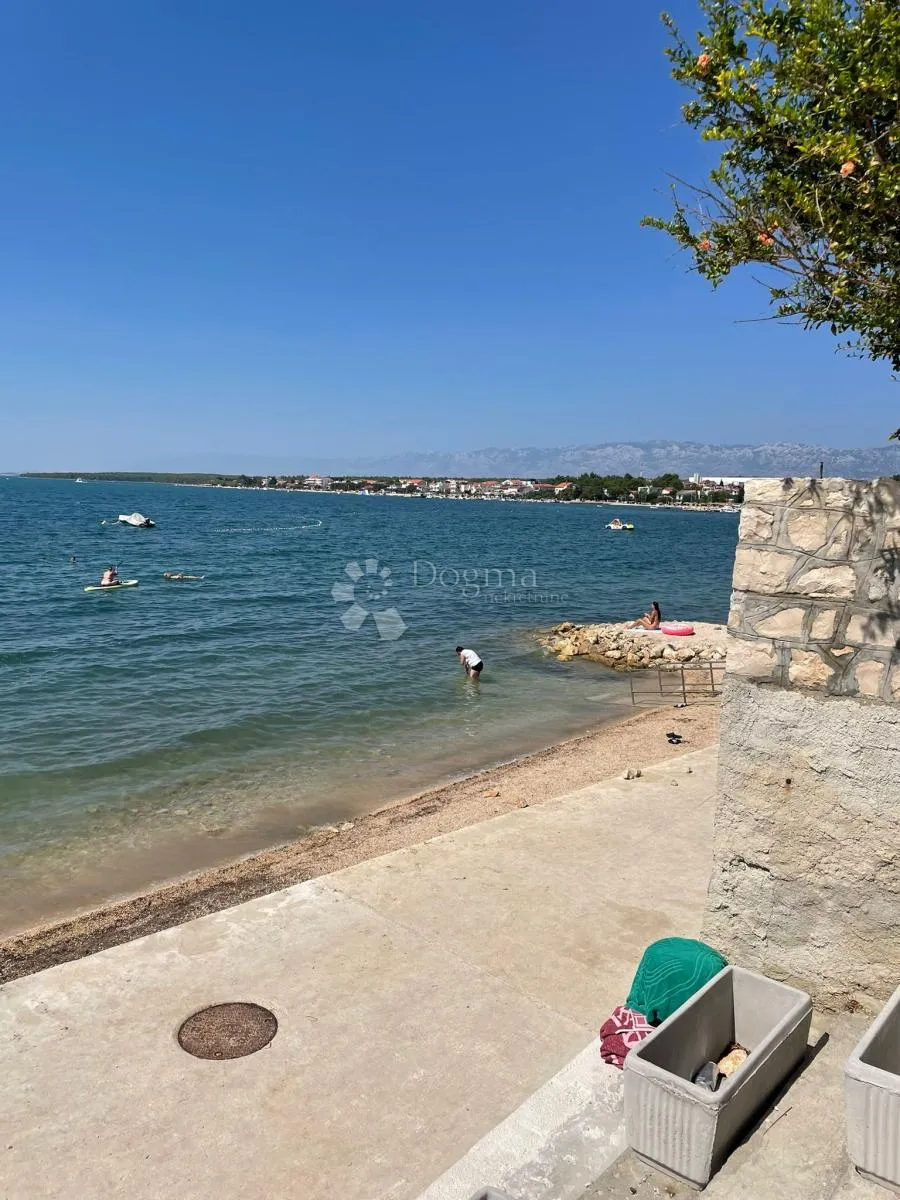 prekrasna kuća u vrsima – samo 30 m od mora! - slika 14