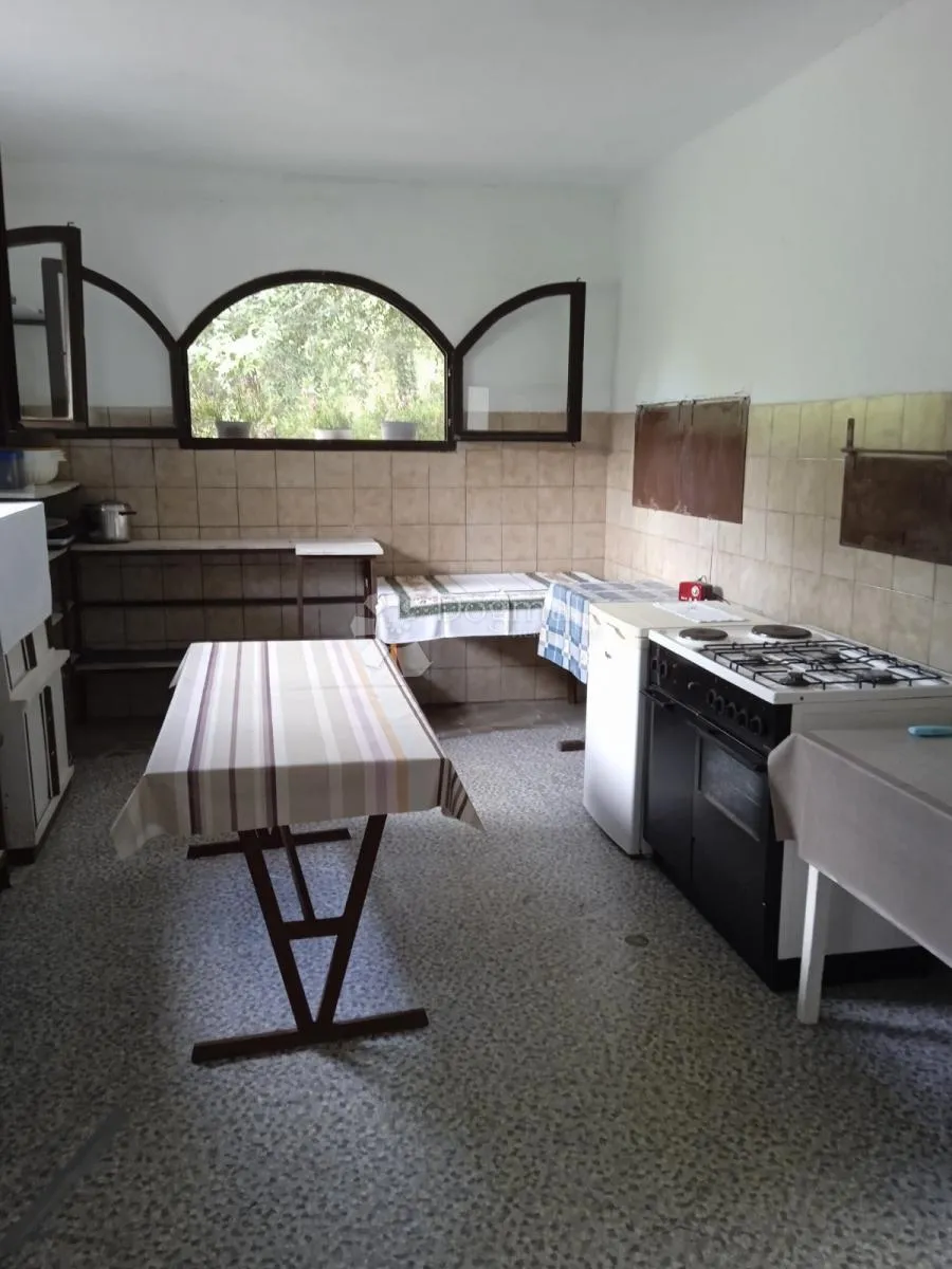 veli iž - investicijska prilika! prostrana kuća idealna za turizam 16 soba (39 ležaja) . - slika 9