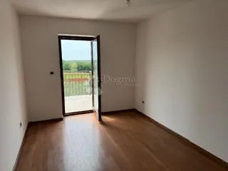 dvoetažna kuća s bazenom i dva parkirna mjesta, kaštel, istra - slika 8
