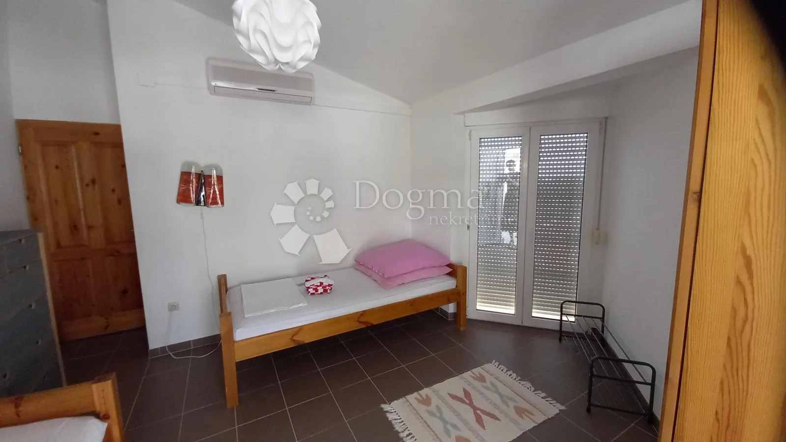 apartmanska kuća sa velikom okućnicom - slika 15
