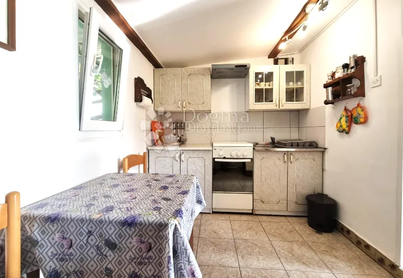 samostojeća kuća s puno potencijala - slika 5