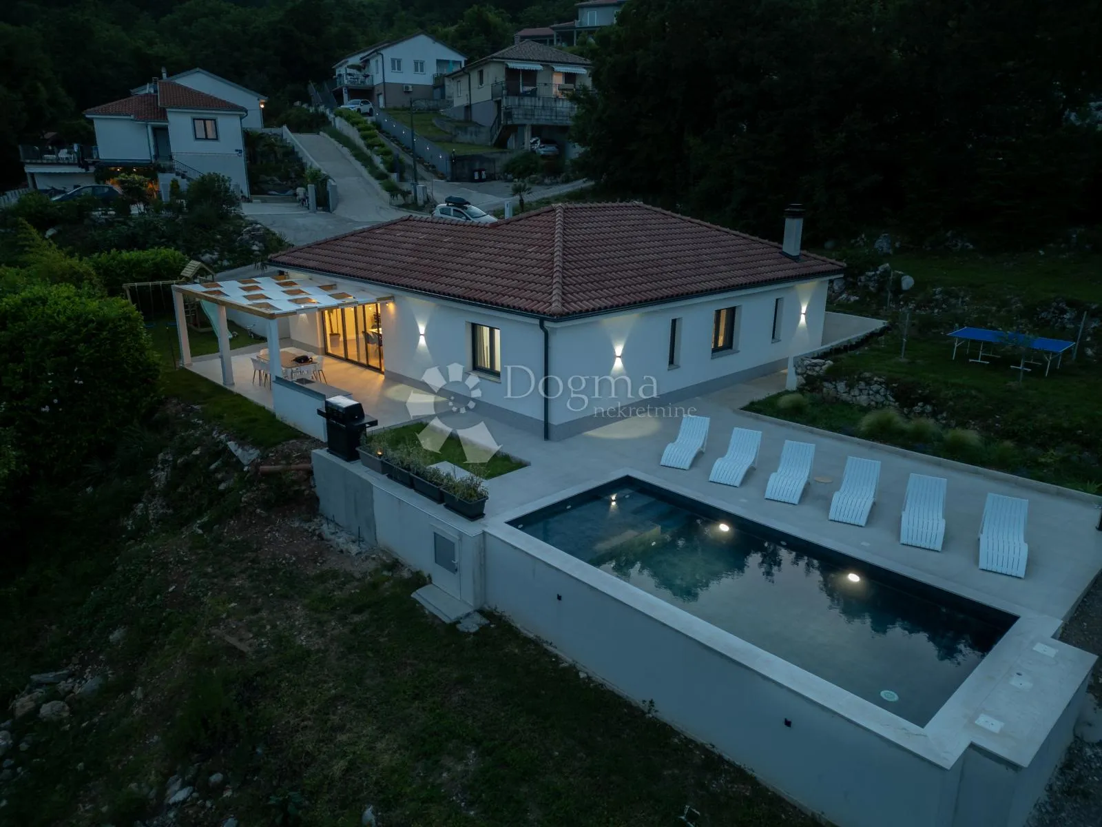 ljepotica iznad opatije sa savršenim pogledom - slika 39