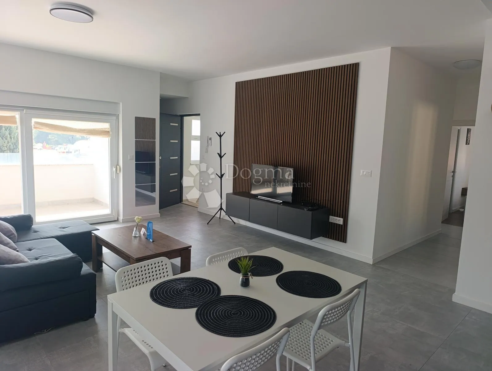biograd na moru - stan s3 2.kat kompletno namješten - slika 3