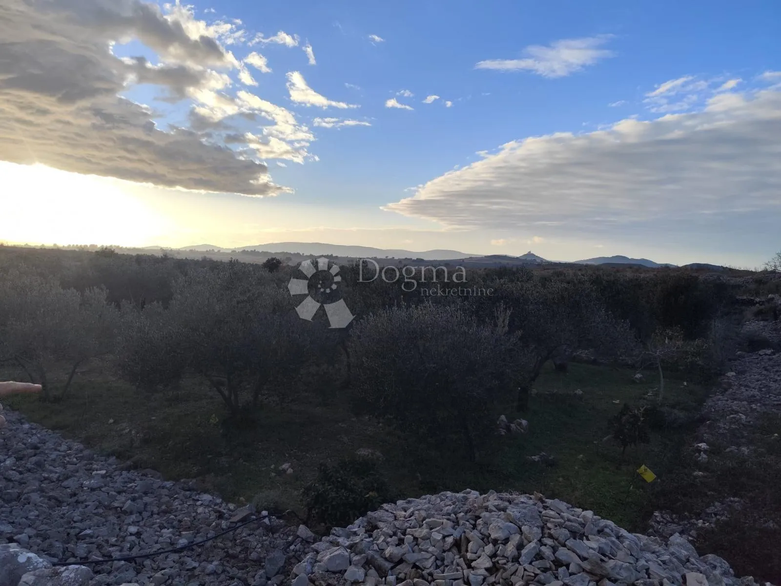 zaton kod šibenika - imanje s projektom za turistički resort - slika 11