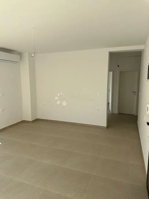 moderni 2-sobni stan u novogradnji, 800 m od mora - slika 9